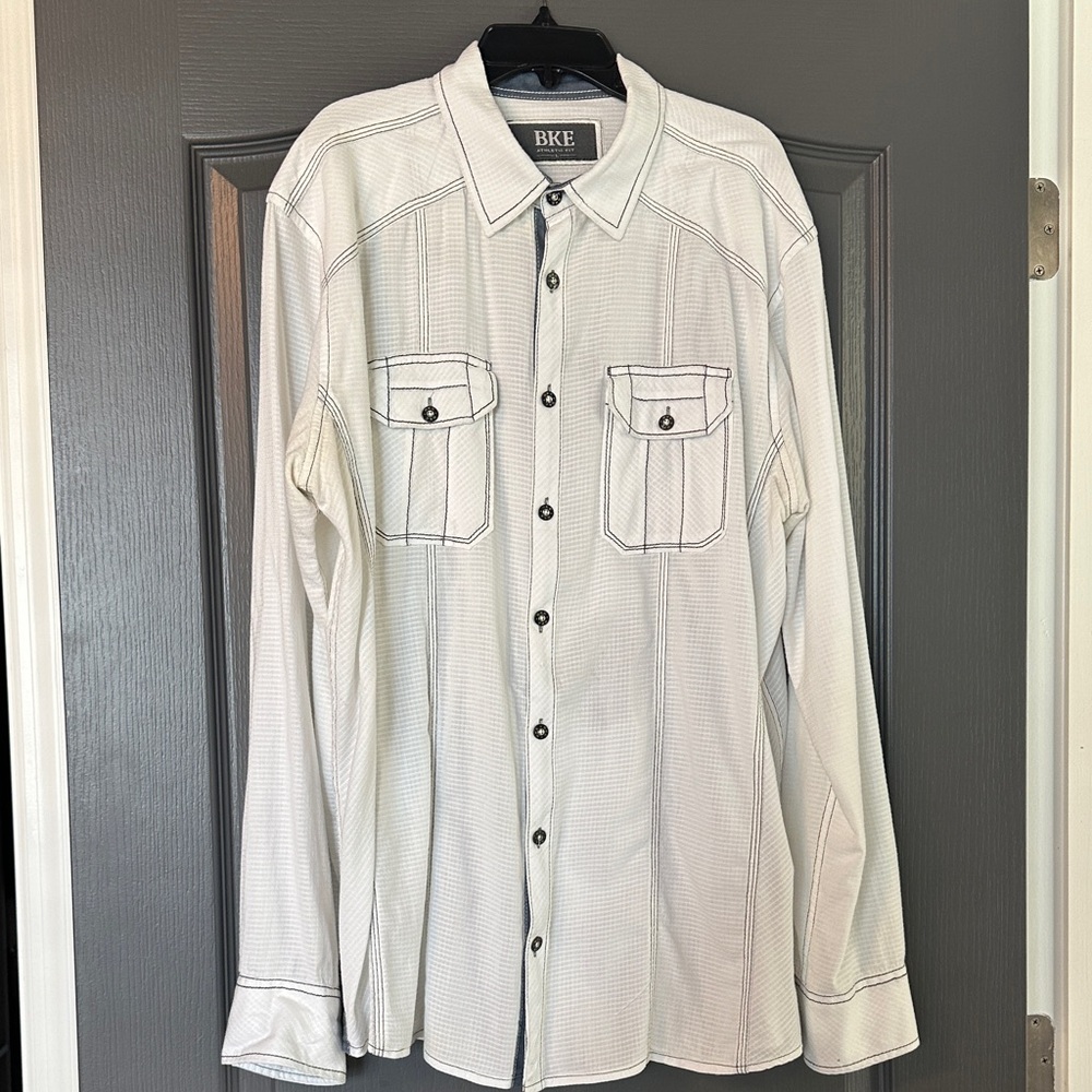 BKE Cream Button-Up Shirt with Black Accents Large